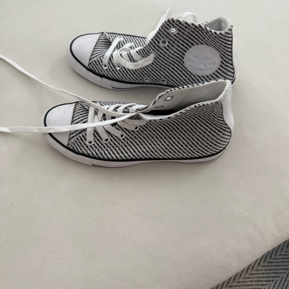 Converse striped chuck Taylor’s. Converse 7.5. Women’s 9